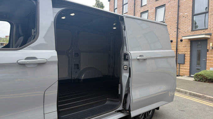 Ford Transit Custom 320 L1 Diesel Fwd 2.0 EcoBlue 136ps H1 Van Limited - Image 5